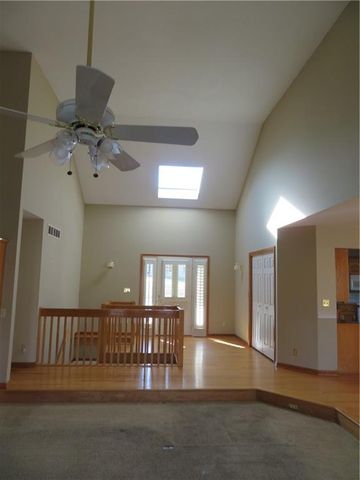 114 Overhill Drive, Paola, KS 66071