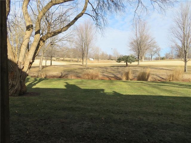 114 Overhill Drive, Paola, KS 66071