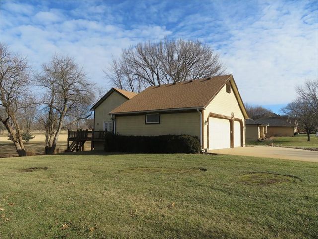 114 Overhill Drive, Paola, KS 66071