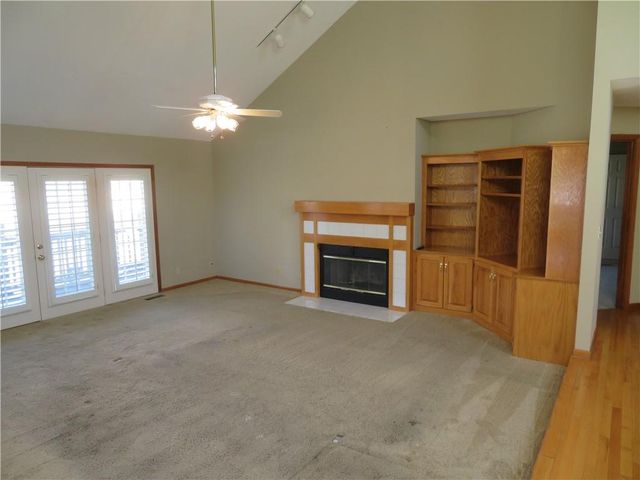 114 Overhill Drive, Paola, KS 66071