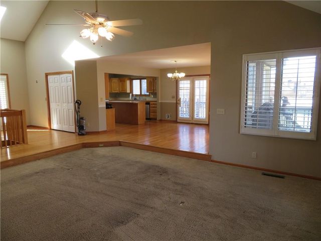 114 Overhill Drive, Paola, KS 66071