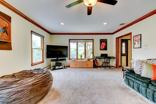 15 Shaffer St, Branchburg Twp., NJ 08876