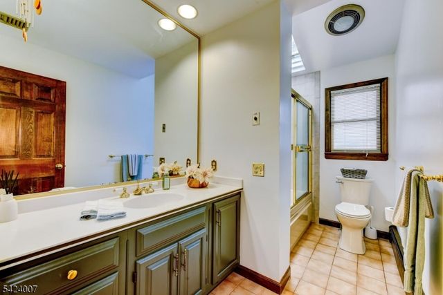 15 Shaffer St, Branchburg Twp., NJ 08876