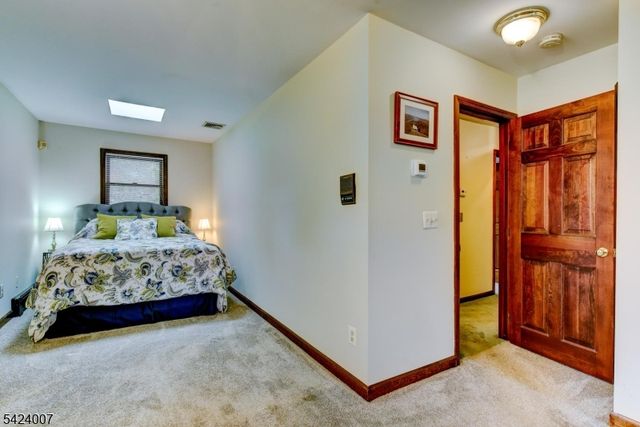 15 Shaffer St, Branchburg Twp., NJ 08876