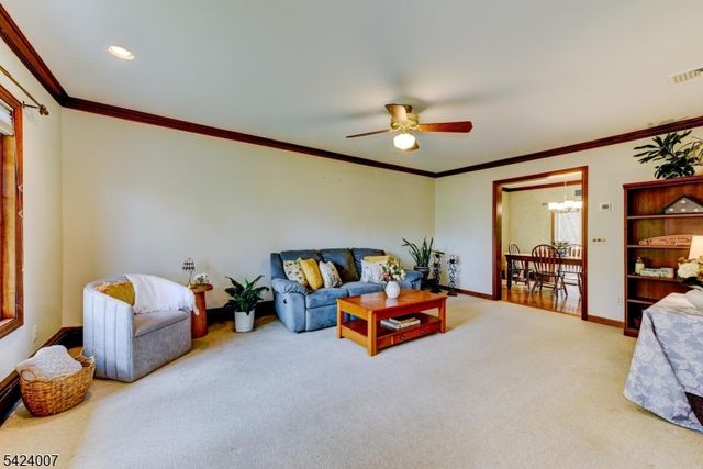15 Shaffer St, Branchburg Twp., NJ 08876