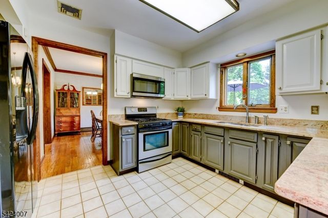 15 Shaffer St, Branchburg Twp., NJ 08876
