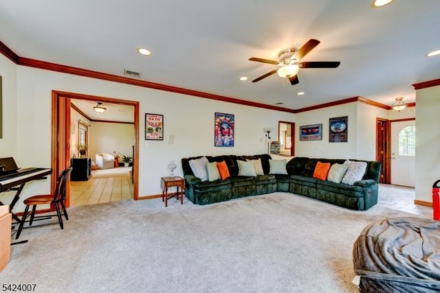15 Shaffer St, Branchburg Twp., NJ 08876