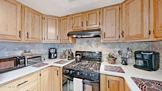 31 Briarwood Avenue, Keansburg, NJ 07734