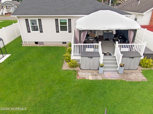 31 Briarwood Avenue, Keansburg, NJ 07734