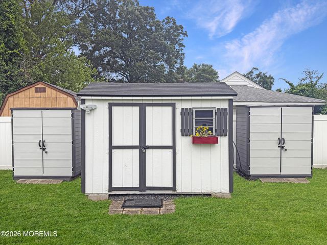 31 Briarwood Avenue, Keansburg, NJ 07734