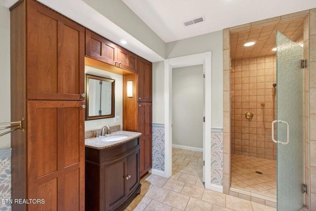 150 Lynhurst Dr, Crossville, TN 38558