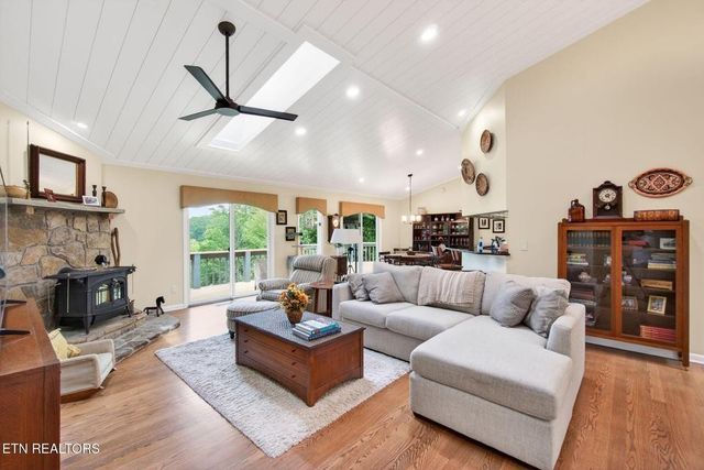 150 Lynhurst Dr, Crossville, TN 38558