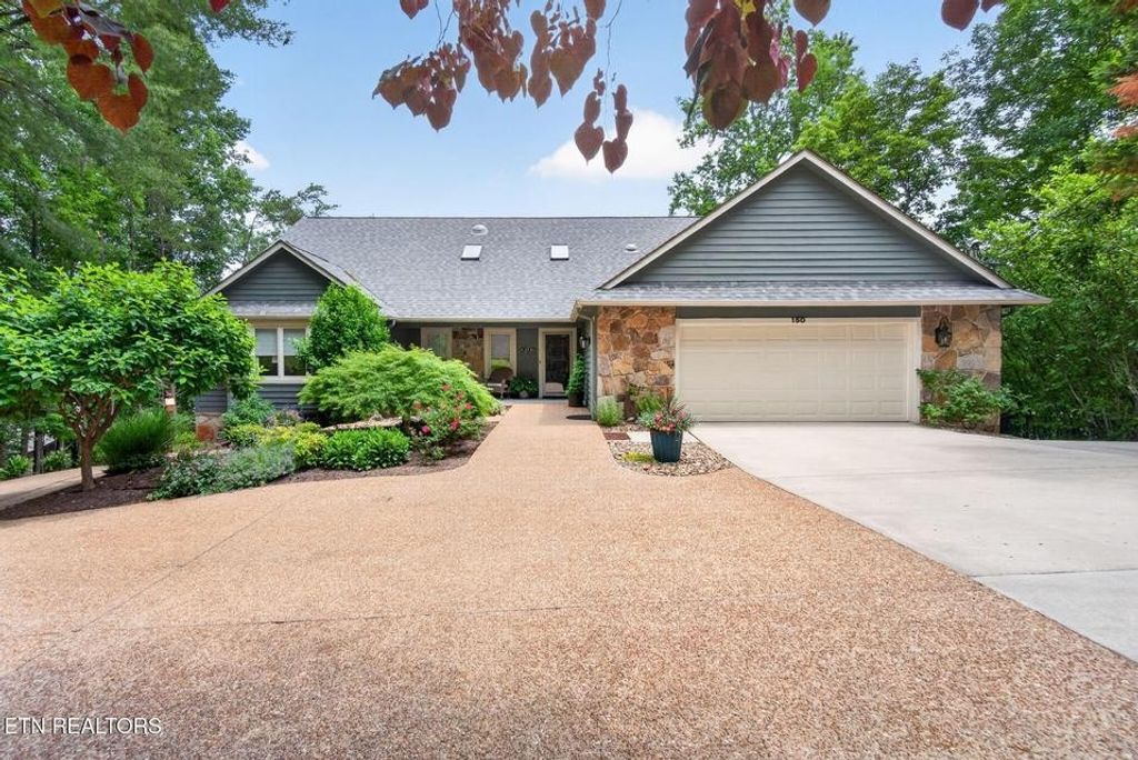 150 Lynhurst Dr, Crossville, TN 38558