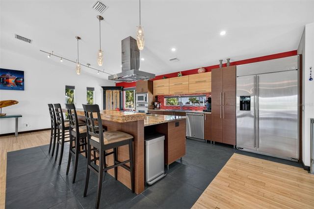 113 7TH STREET E, St Petersburg, FL 33715