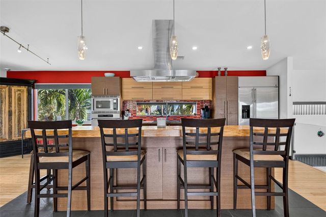 113 7TH STREET E, St Petersburg, FL 33715