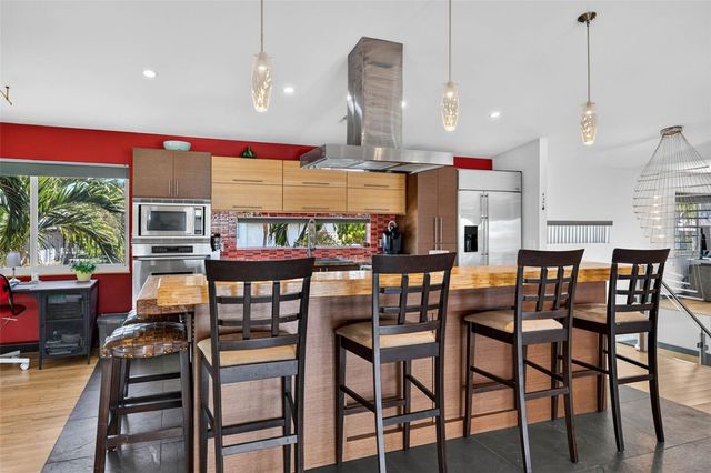 113 7TH STREET E, St Petersburg, FL 33715