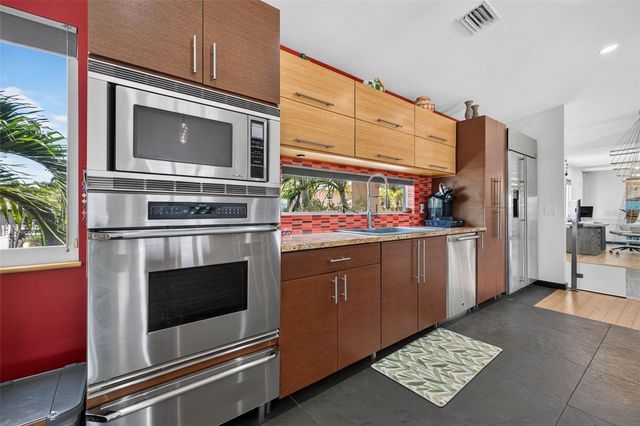 113 7TH STREET E, St Petersburg, FL 33715