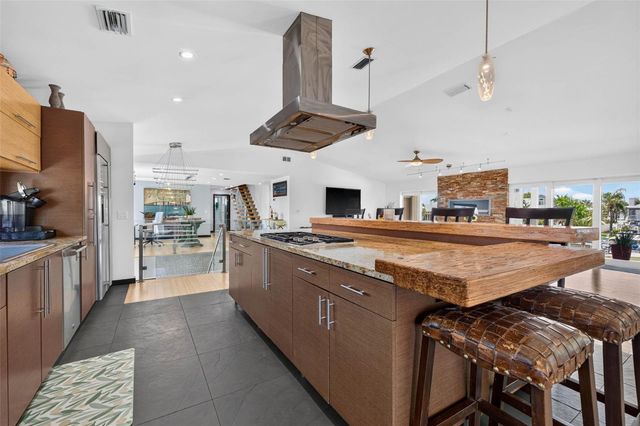 113 7TH STREET E, St Petersburg, FL 33715