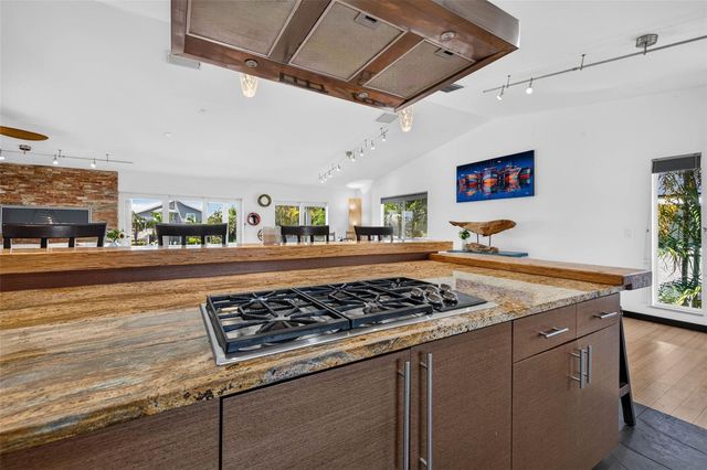 113 7TH STREET E, St Petersburg, FL 33715
