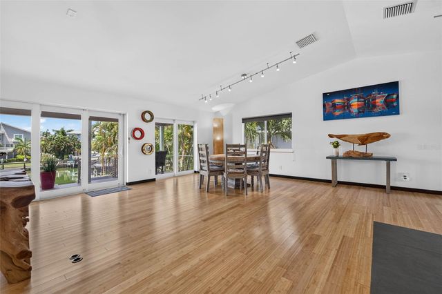113 7TH STREET E, St Petersburg, FL 33715