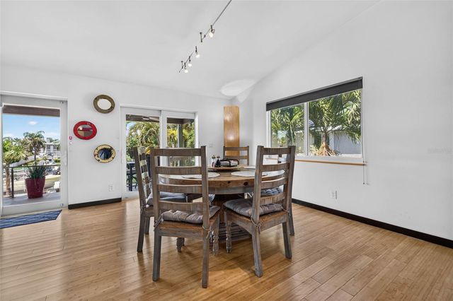 113 7TH STREET E, St Petersburg, FL 33715