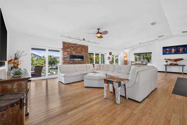 113 7TH STREET E, St Petersburg, FL 33715