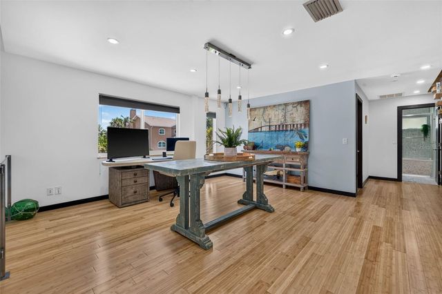 113 7TH STREET E, St Petersburg, FL 33715