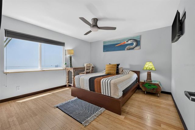 113 7TH STREET E, St Petersburg, FL 33715