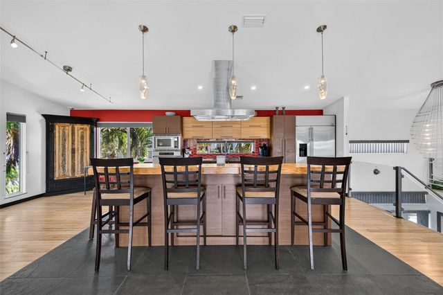 113 7TH STREET E, St Petersburg, FL 33715