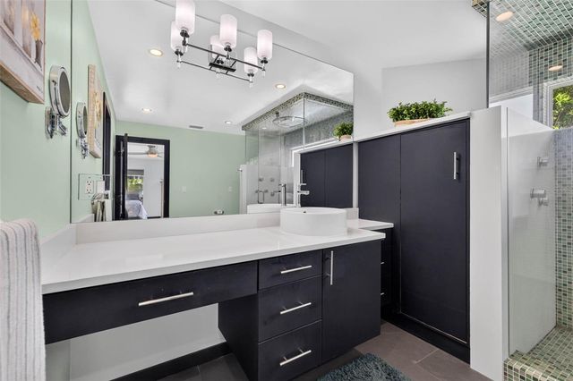 113 7TH STREET E, St Petersburg, FL 33715