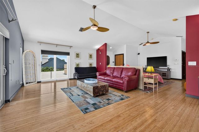 113 7TH STREET E, St Petersburg, FL 33715