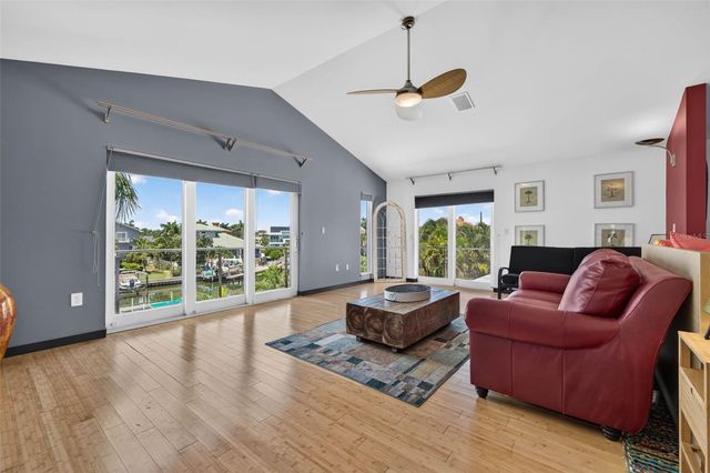 113 7TH STREET E, St Petersburg, FL 33715