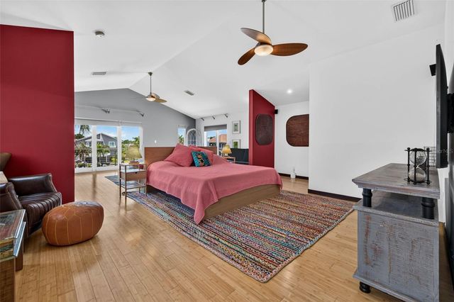 113 7TH STREET E, St Petersburg, FL 33715