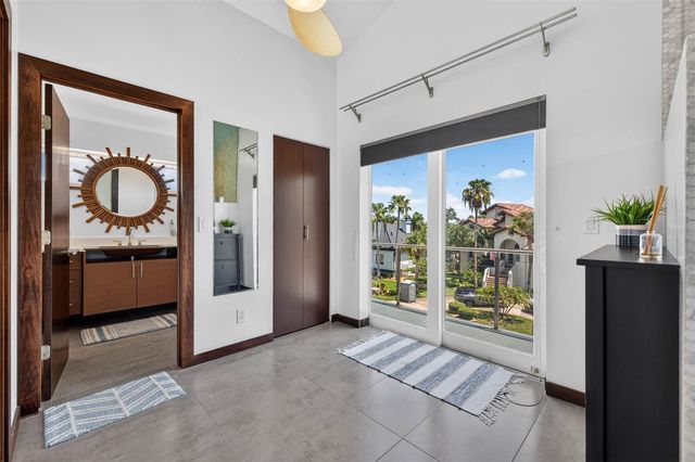 113 7TH STREET E, St Petersburg, FL 33715