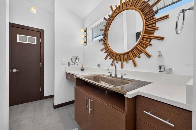 113 7TH STREET E, St Petersburg, FL 33715