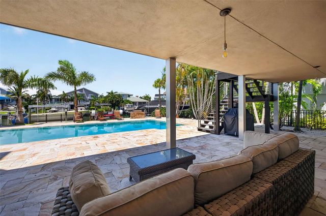 113 7TH STREET E, St Petersburg, FL 33715