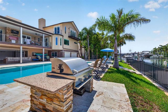 113 7TH STREET E, St Petersburg, FL 33715
