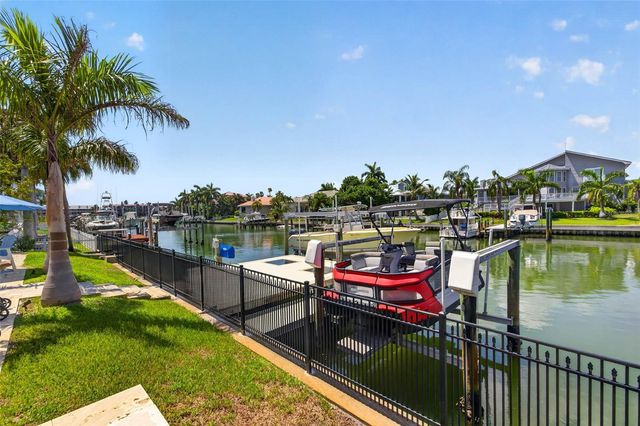 113 7TH STREET E, St Petersburg, FL 33715