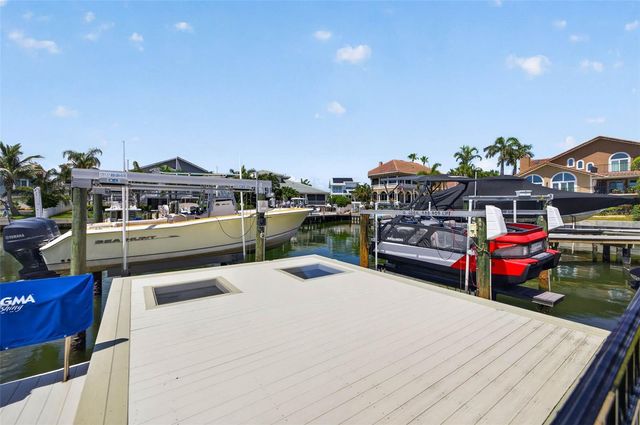 113 7TH STREET E, St Petersburg, FL 33715
