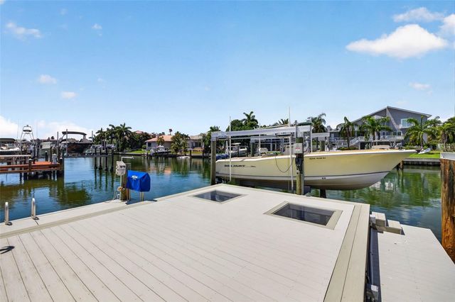 113 7TH STREET E, St Petersburg, FL 33715