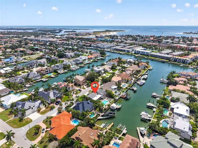 113 7TH STREET E, St Petersburg, FL 33715