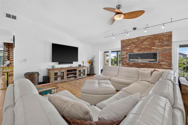 113 7TH STREET E, St Petersburg, FL 33715