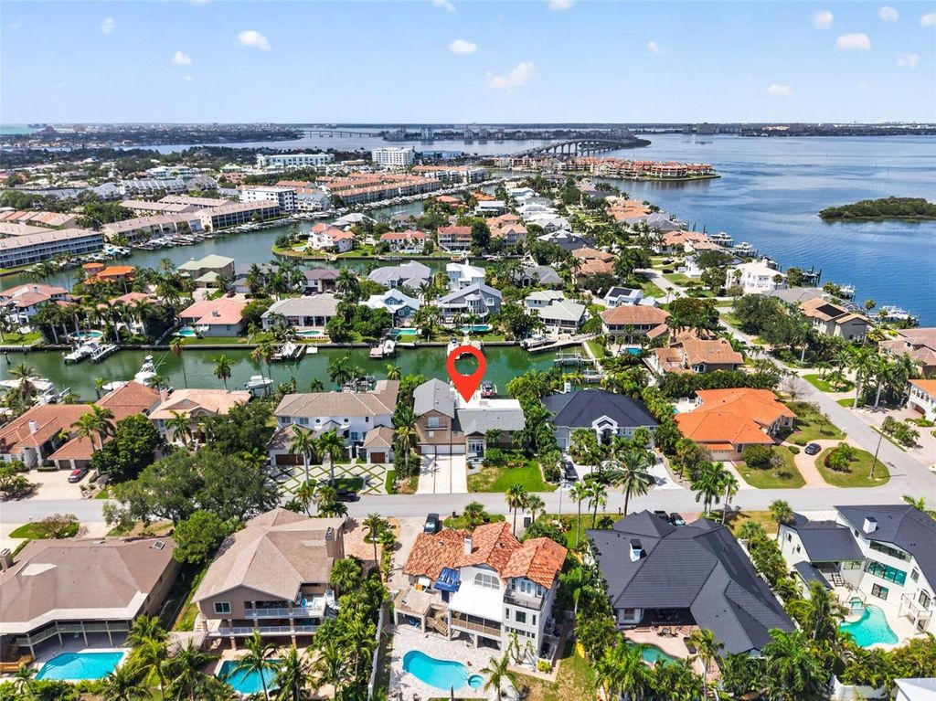 113 7TH STREET E, St Petersburg, FL 33715