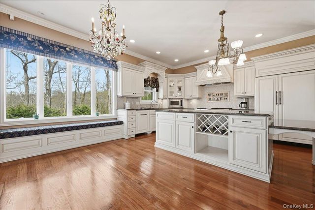 60 Harbor Road, Head Of The Harbor, NY 11780