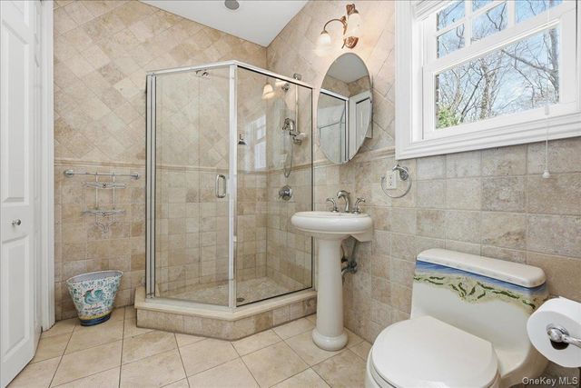 60 Harbor Road, Head Of The Harbor, NY 11780