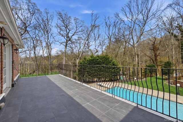 60 Harbor Road, Head Of The Harbor, NY 11780
