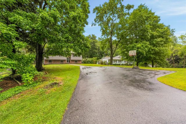 2 Netherwood Drive, Pleasant Valley, NY 12578