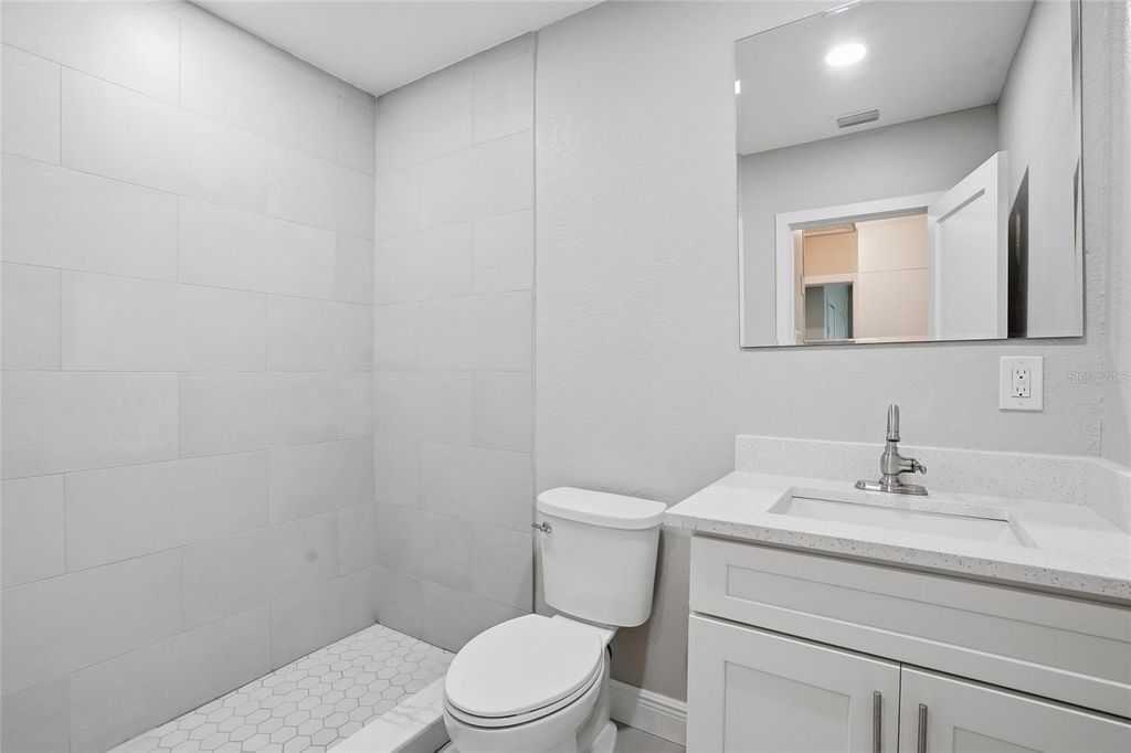 Image 22 of property listing at 1013 N BASK DRIVE, Tampa, FL 33603