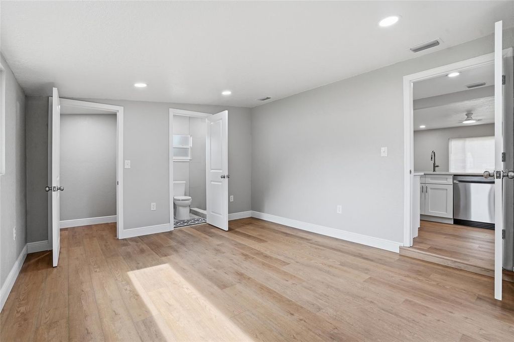 Image 25 of property listing at 1013 N BASK DRIVE, Tampa, FL 33603