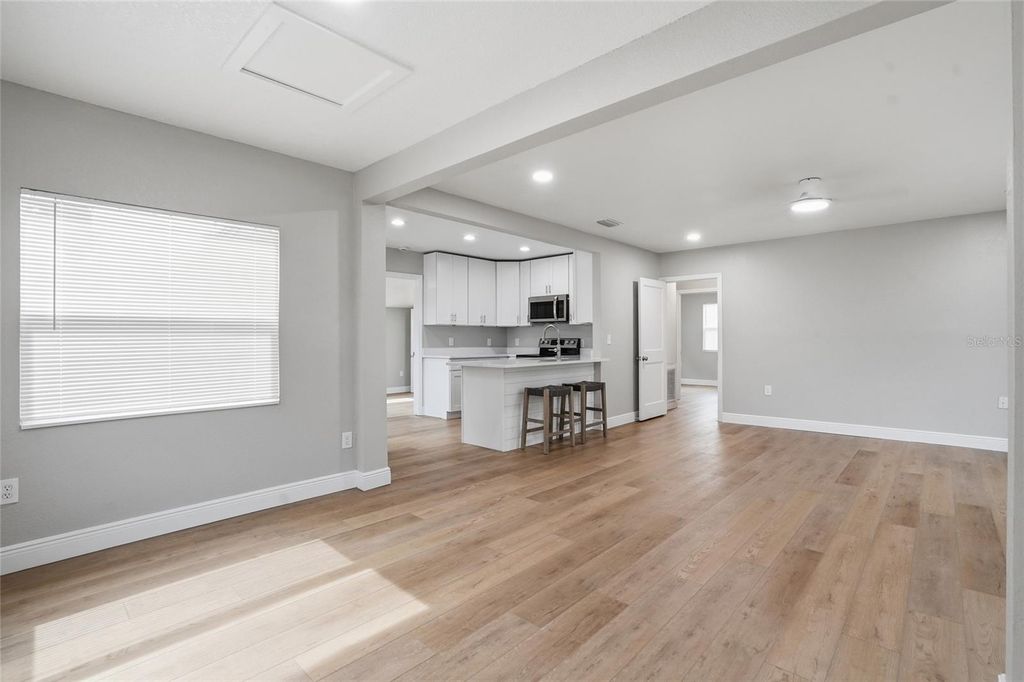 Image 4 of property listing at 1013 N BASK DRIVE, Tampa, FL 33603